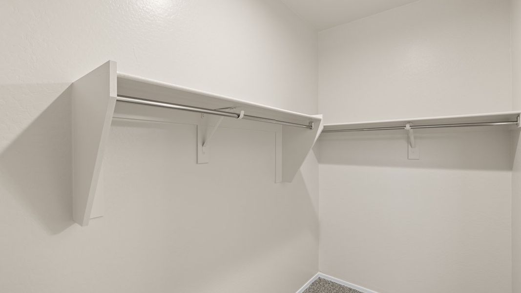 Spacious, unfurnished interior of a new home in Rio Rancho Estates, Wittmann (Image 31).