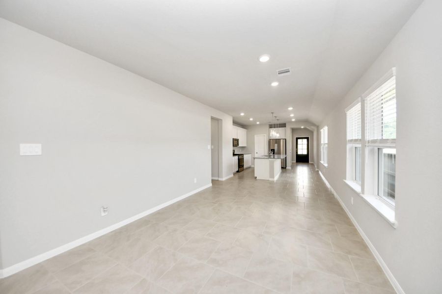 Spacious, unfurnished interior of a new home in Montgomery Ridge: Landmark Collection, Montgomery (Image 38).