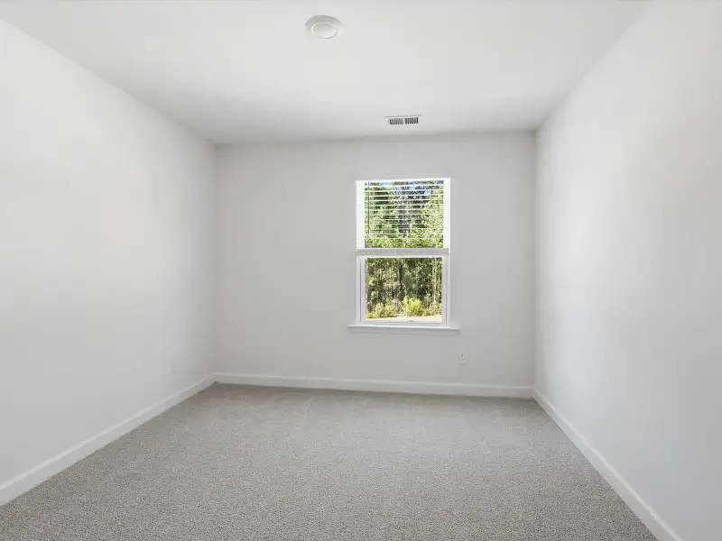 Spacious, unfurnished interior of a new home in Courts at Brook Run, Moncks Corner (Image 13).