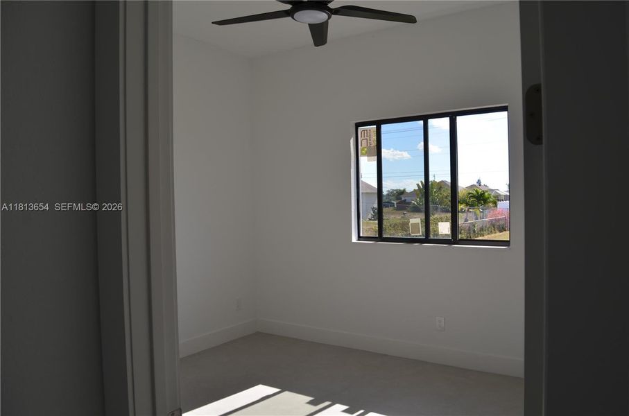 Spacious, unfurnished interior of a new home in , Cape Coral (Image 9).