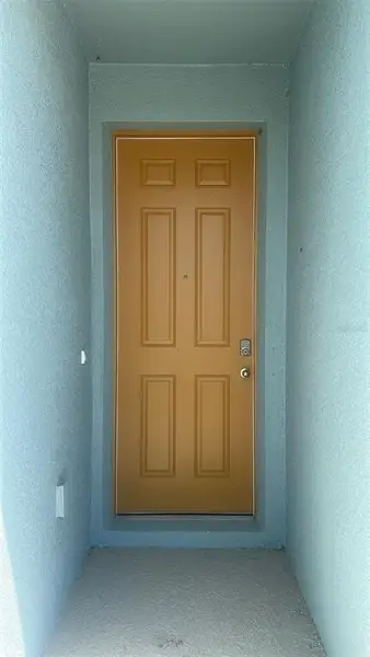 Exterior details and patio area of a home in , Winter Haven (Image 3).