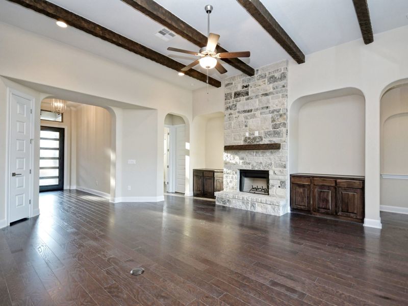 Representative unfurnished interior of a home built from the Santa Barbara II by Giddens Homes in Scofield Farms Estates, Georgetown (Image 115).