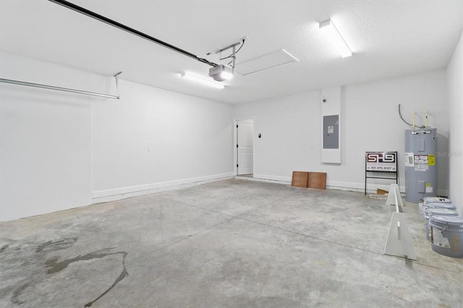 Spacious, unfurnished interior of a new home in , Dunnellon (Image 34).