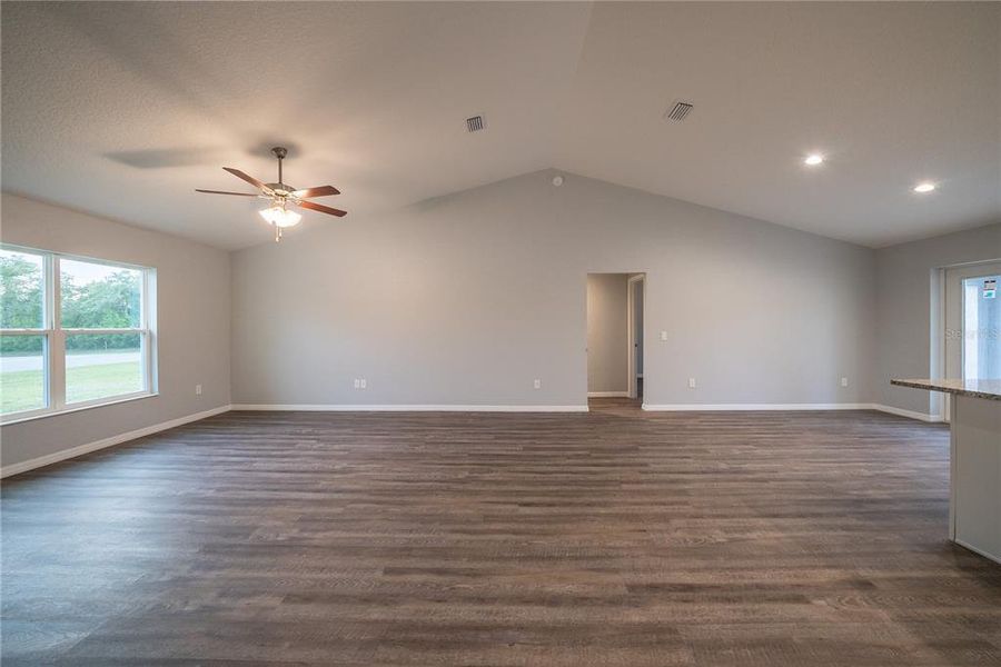 Spacious, unfurnished interior of a new home in , Ocala (Image 13).