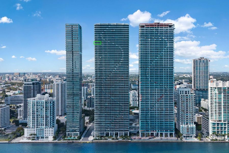 Condo located in Miami, FL showcasing its design and architecture (Image 3).