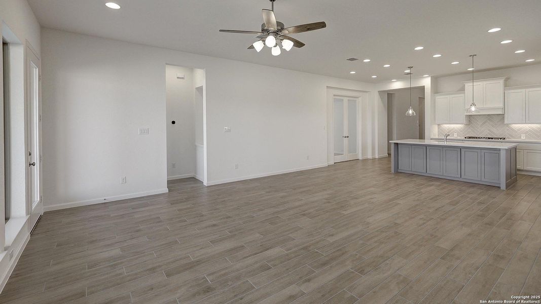Spacious, unfurnished interior of a new home in Arcadia Ridge 50', San Antonio (Image 19). Spacious, unfurnished interior of a new home in Arcadia Ridge 50', San Antonio (Image 19).