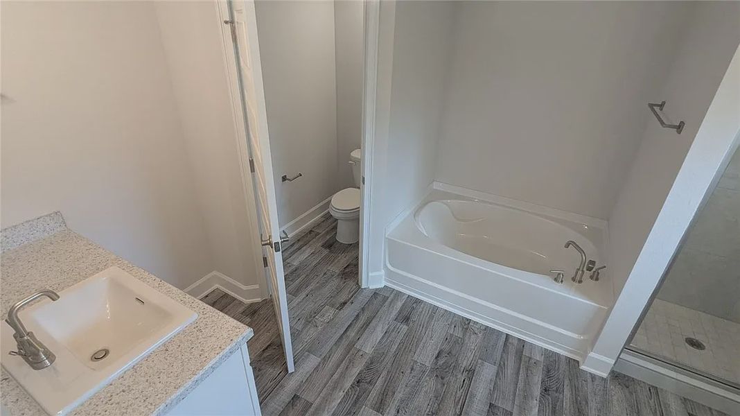 Spacious, unfurnished interior of a new home in Sebastian Highlands, Sebastian (Image 18).