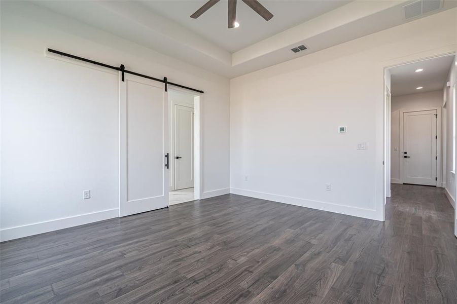 Spacious, unfurnished interior of a new home in , Granbury (Image 28). Spacious, unfurnished interior of a new home in , Granbury (Image 28).