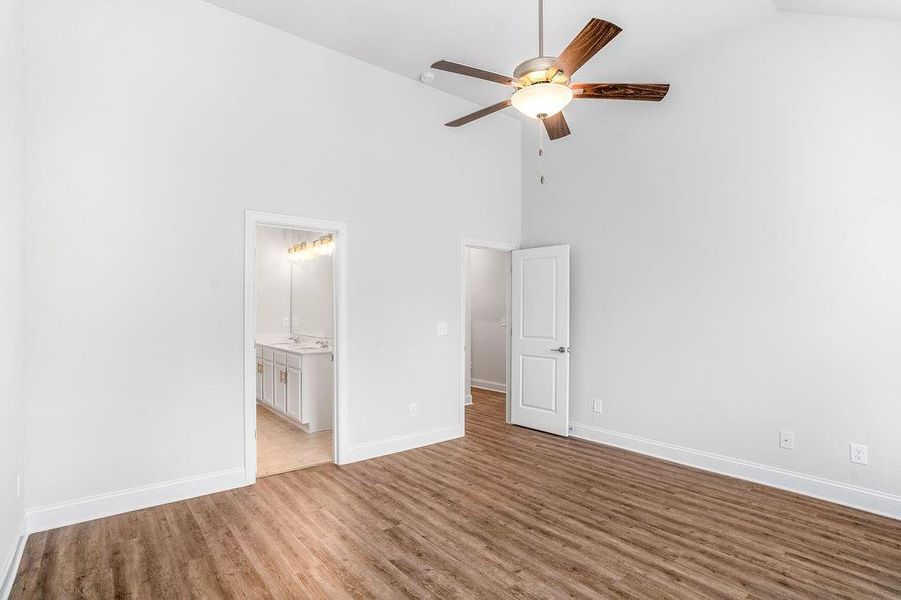 Spacious, unfurnished interior of a new home in Waters Edge, Mansfield (Image 10).