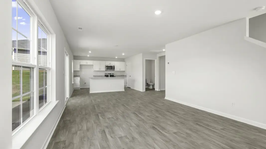 Spacious, unfurnished interior of a new home in Owens Ridge, Lexington (Image 11).