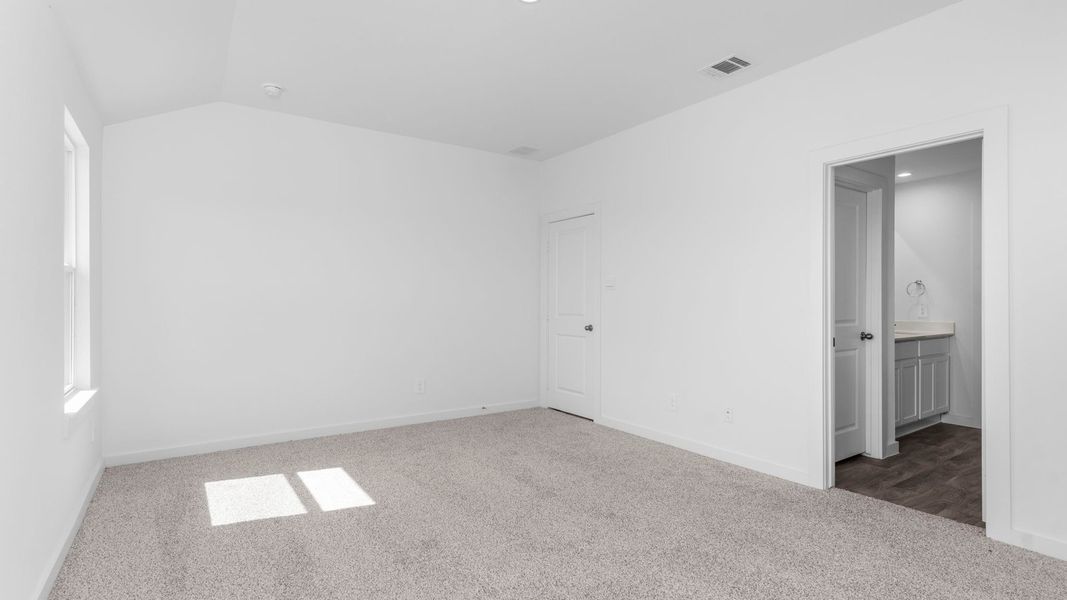 Spacious, unfurnished interior of a new home in Tamarron, Fulshear (Image 29).