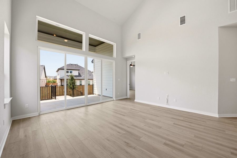 Spacious, unfurnished interior of a new home in Heritage, Dripping Springs (Image 22).