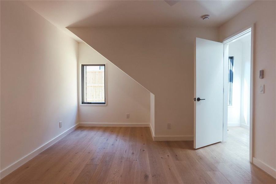 Bedroom/Office Bedroom/Office