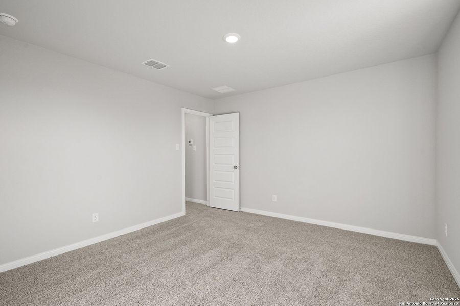 Spacious, unfurnished interior of a new home in Applewhite Meadows, San Antonio (Image 28).