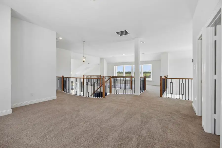 Spacious, unfurnished interior of a new home in Edgewater, Fate (Image 20).