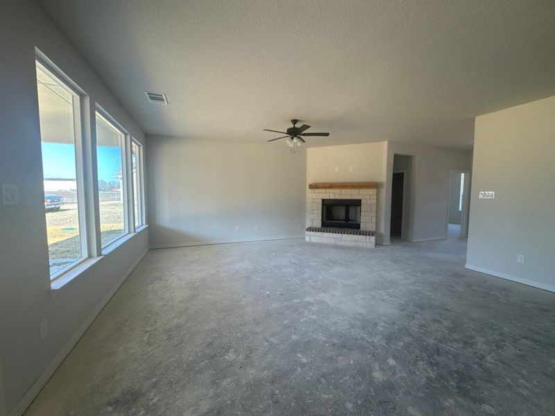 Spacious, unfurnished interior of a new home in Terra Escalante, Blue Ridge (Image 6).