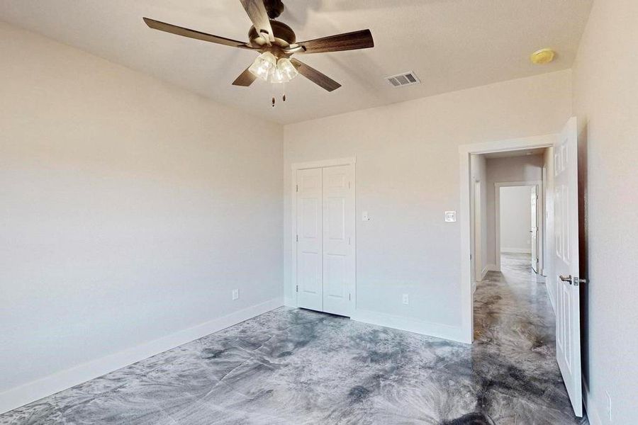 Unfurnished bedroom featuring visible vents, baseboards, ceiling fan, and a closet