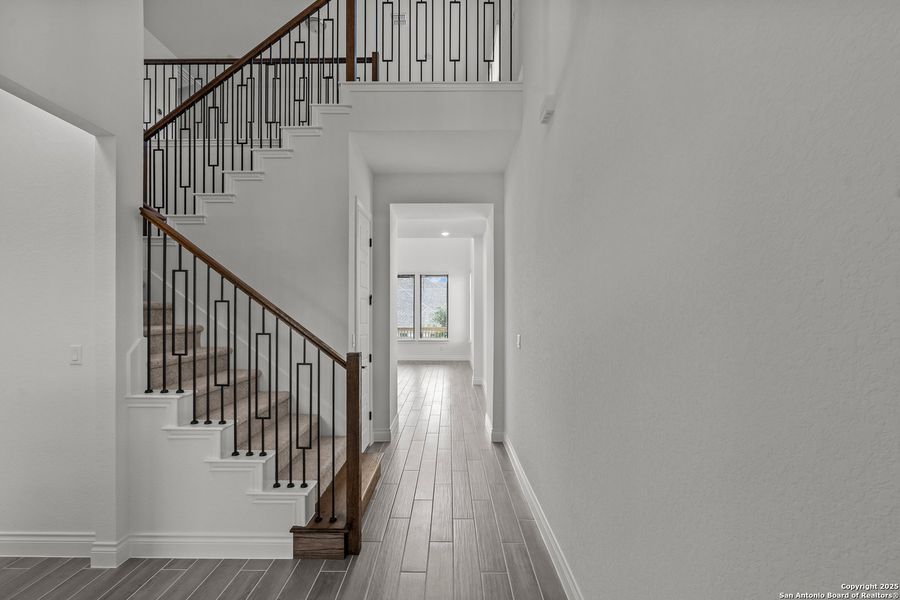 Spacious, unfurnished interior of a new home in Bison Ridge, San Antonio (Image 24). Spacious, unfurnished interior of a new home in Bison Ridge, San Antonio (Image 24).