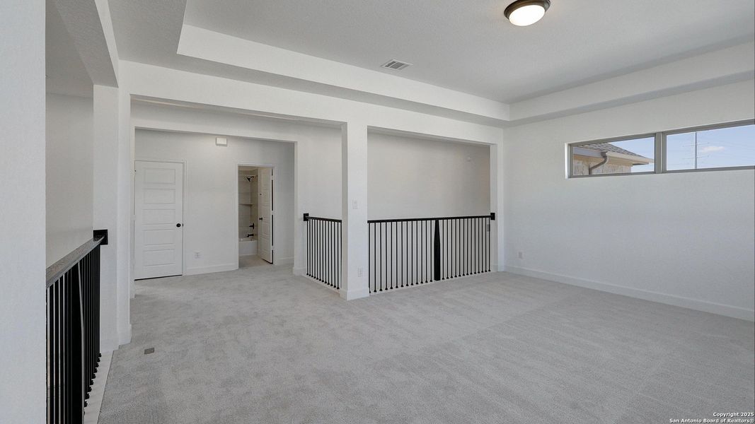 Spacious, unfurnished interior of a new home in Esperanza 50', Boerne (Image 22).