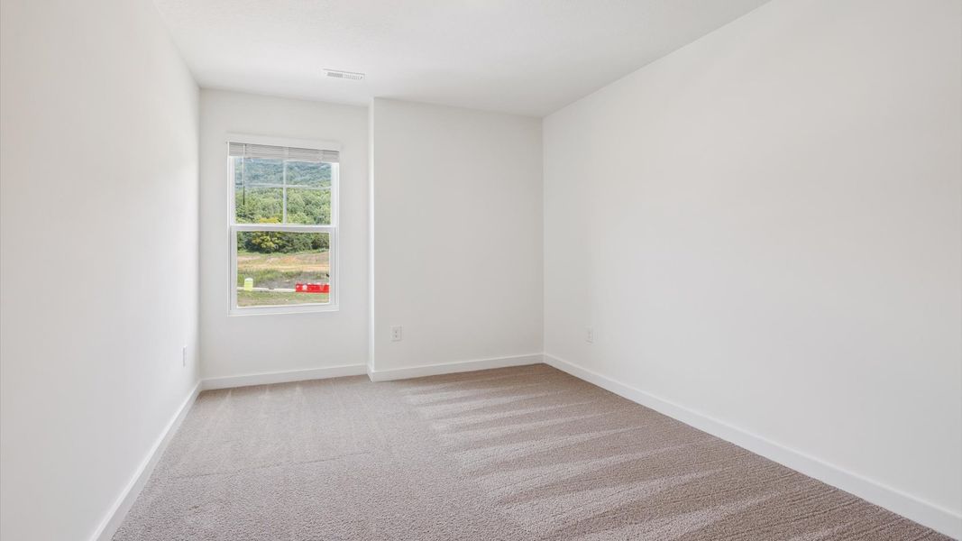 Spacious, unfurnished interior of a new home in Emory Creek, Harriman (Image 18).