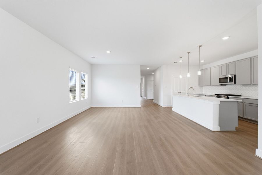 Spacious, unfurnished interior of a new home in Paramount, Kyle (Image 21).
