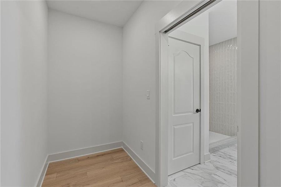 Spacious, unfurnished interior of a new home in , Peachtree City (Image 24).