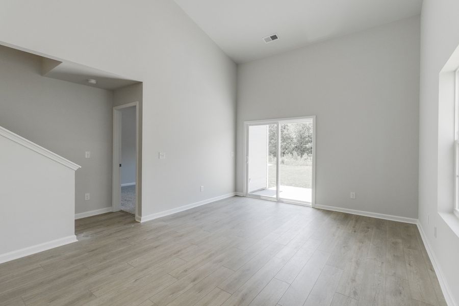 Spacious, unfurnished interior of a new home in Bluefield, Lexington (Image 18).