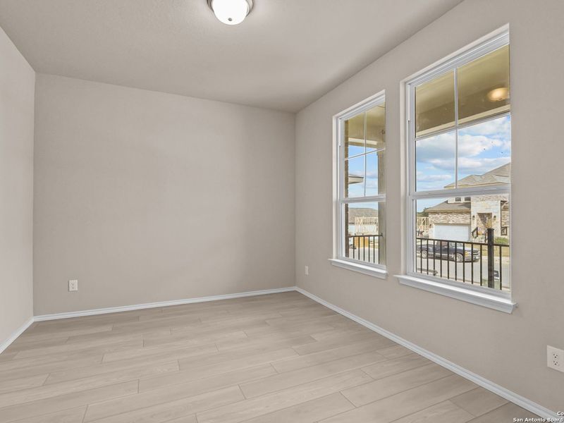 Spacious, unfurnished interior of a new home in Royal Crest, San Antonio (Image 18).