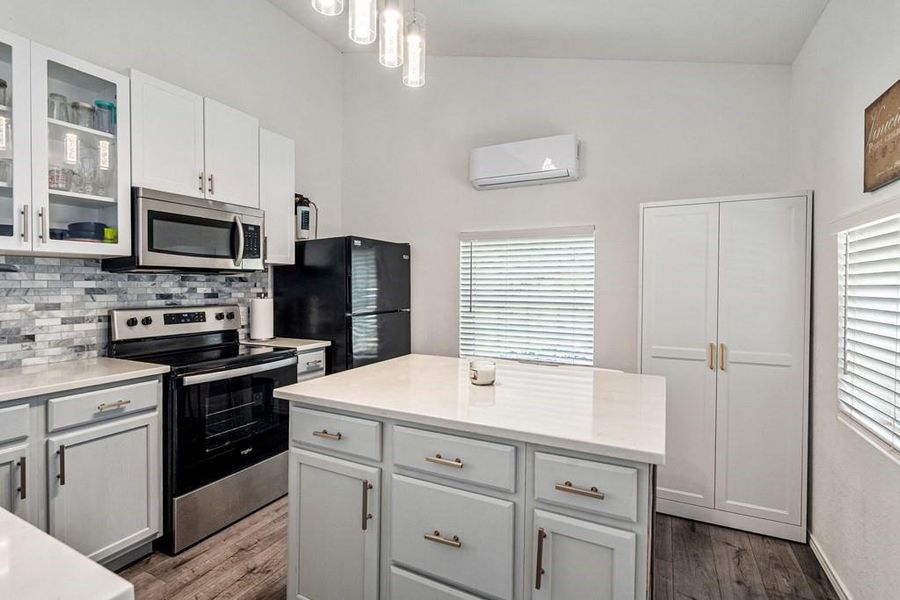 Furnished interior view inside a new home in , Gun Barrel City (Image 10).