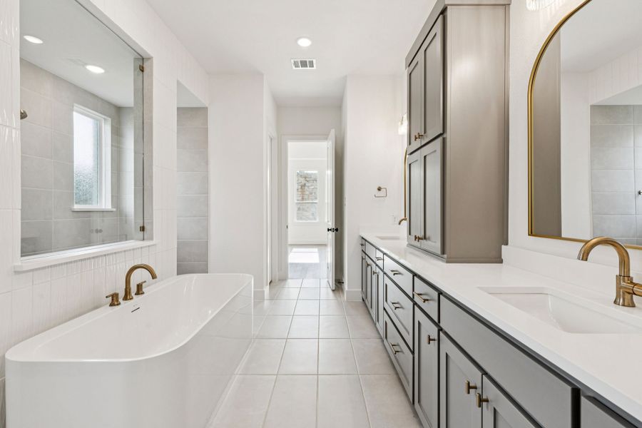 Representative furnished interior of a home built from the Chloe III by Southgate Homes in Windsong Ranch 71' Series, Prosper (Image 16).
