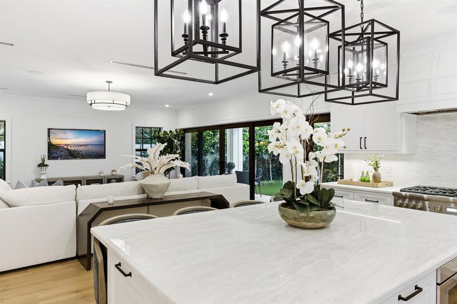 KITCHEN AND FAMILY ROOM KITCHEN AND FAMILY ROOM