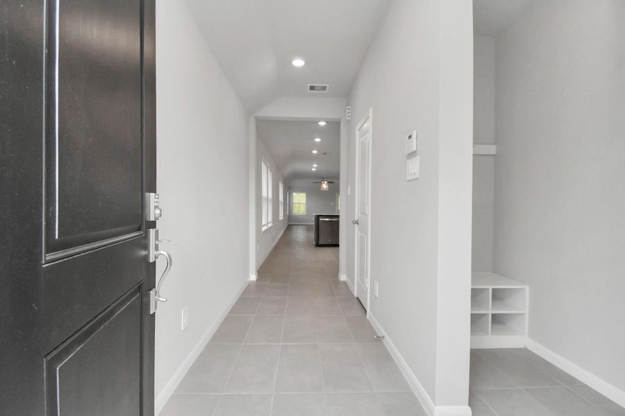 Spacious, unfurnished interior of a new home in Montgomery Ridge: Founders Collection, Montgomery (Image 29).