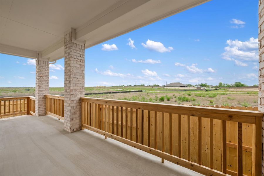 Exterior details and patio area of a home in Willow Springs, Buda (Image 14).