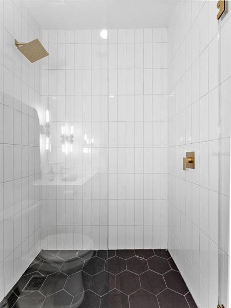 Spacious, unfurnished interior of a new home in , Tampa (Image 22).