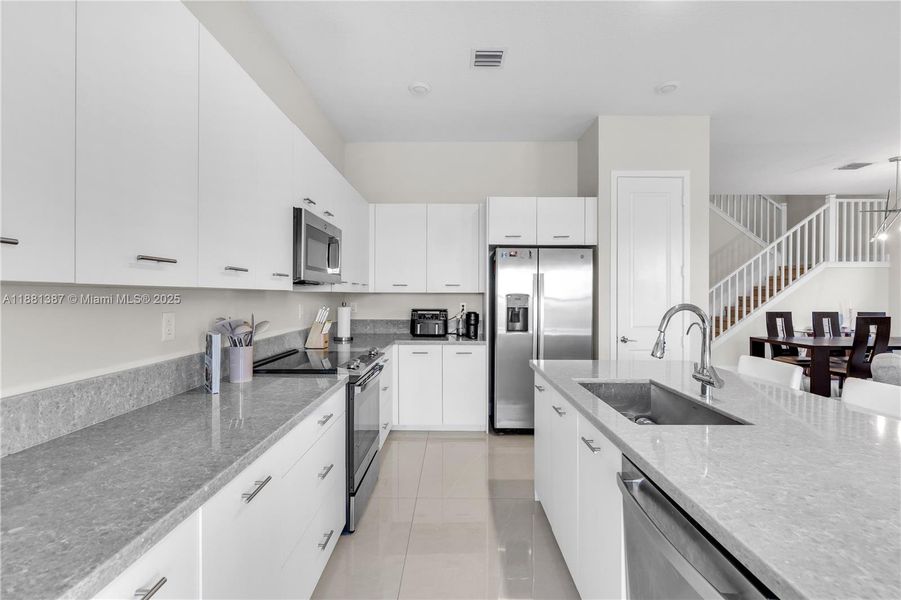 Furnished interior view inside a new home in , Miramar (Image 38).