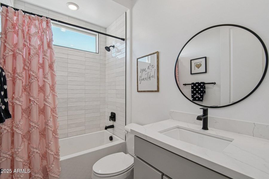 16-web-or-mls-E Waller Ln-S2611-016