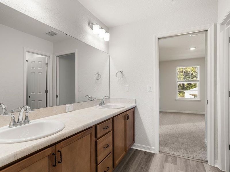 Bedrooms 3 and 4 share a Jack-and-Jill bath with a private tub and toilet.