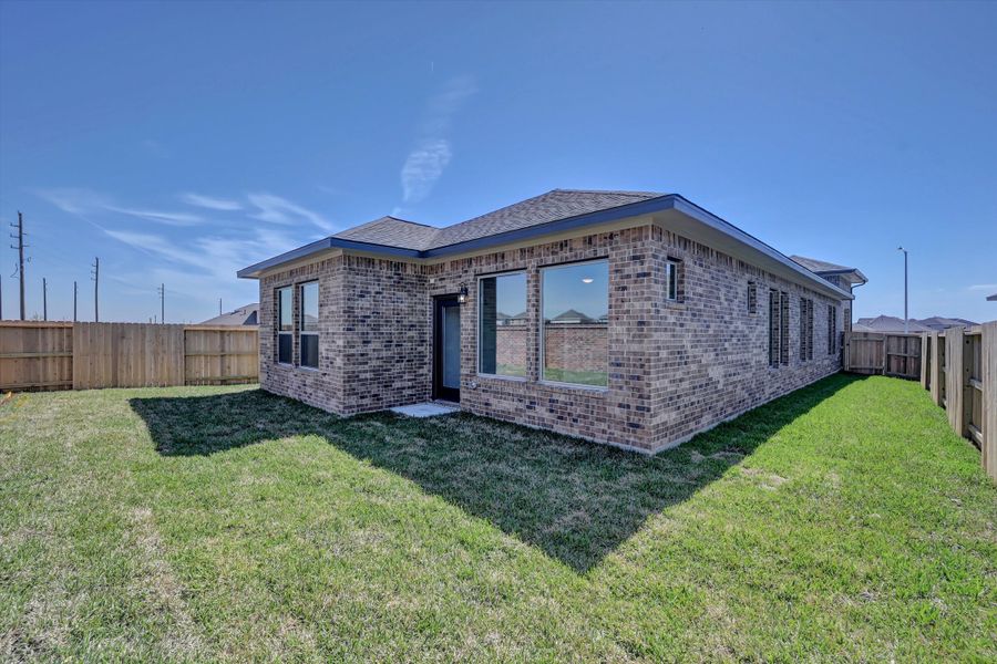 Exterior details and patio area of a home in Sunterra 40, Katy (Image 3).