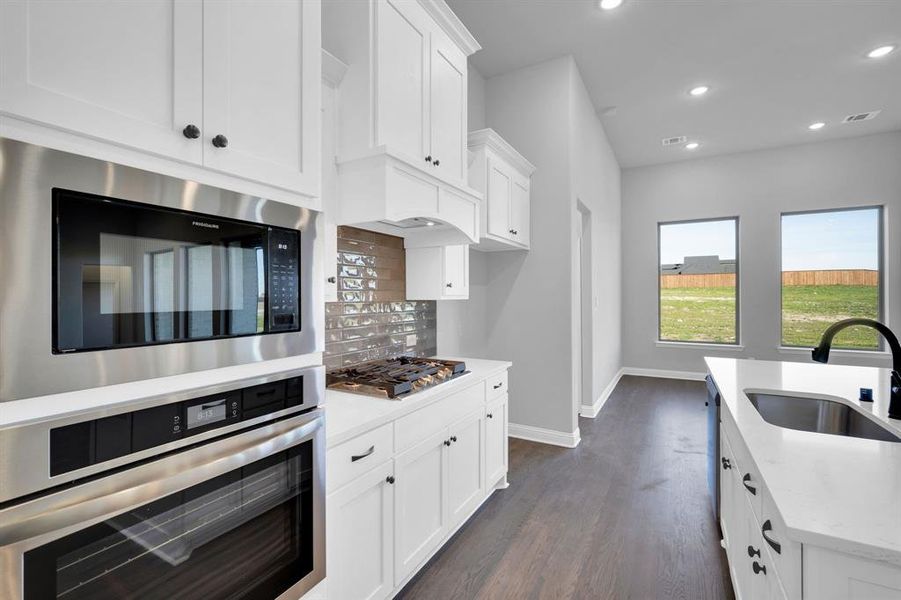 Furnished interior view inside a new home in , Waxahachie (Image 9).