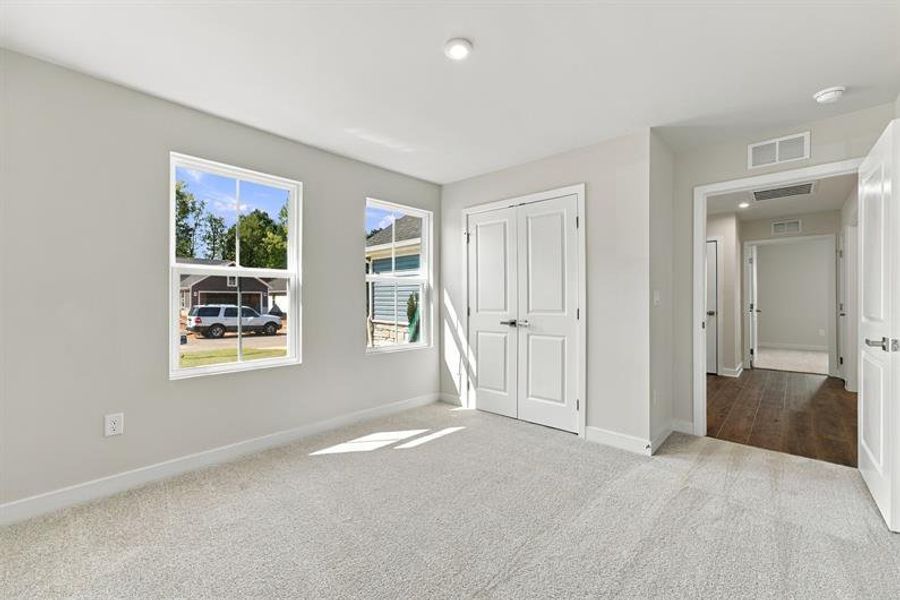 Spacious, unfurnished interior of a new home in Linwood Estates, Lexington (Image 7).