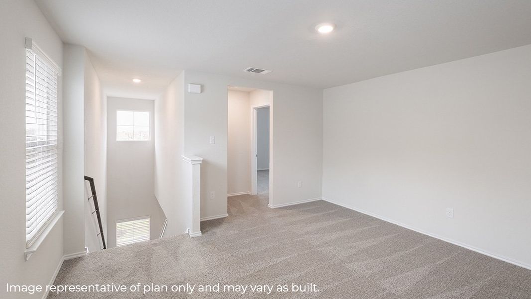 Spacious, unfurnished interior of a new home in Hunters Ranch, San Antonio (Image 18).