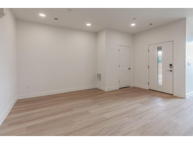 Spacious, unfurnished interior of a new home in , Timnath (Image 19).