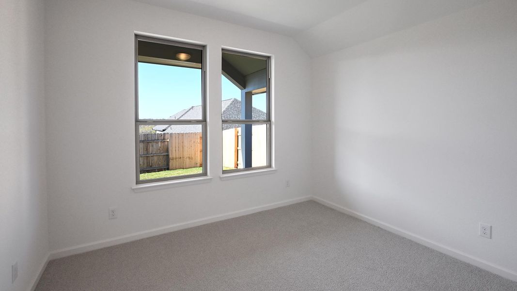 Spacious, unfurnished interior of a new home in Crosswinds 40', Kyle (Image 11).