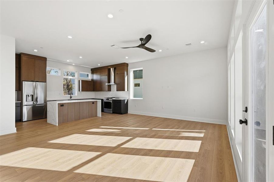 Spacious, unfurnished interior of a new home in , Dallas (Image 23).