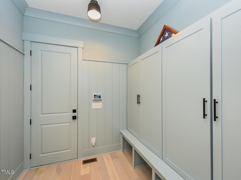 Interior - mudroom - OK