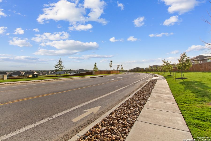 Image 29 of a home in Cinco Lakes.