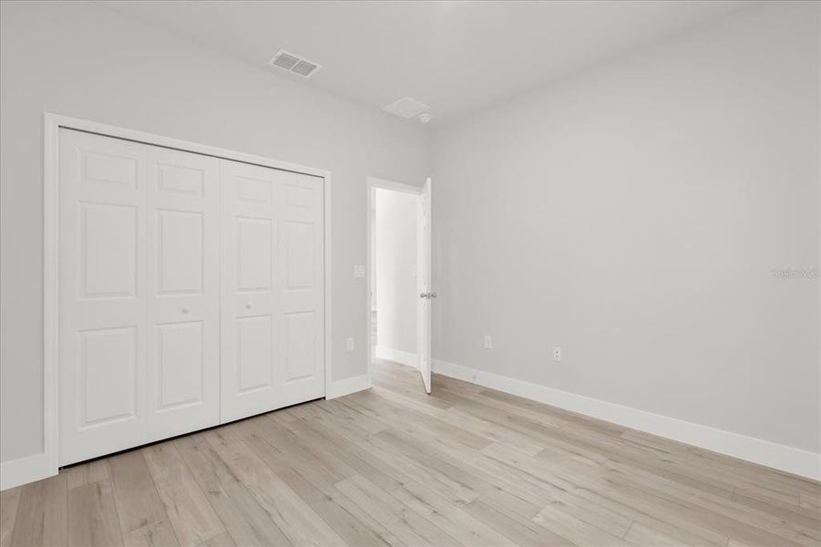 Spacious, unfurnished interior of a new home in , Citrus Springs (Image 9).