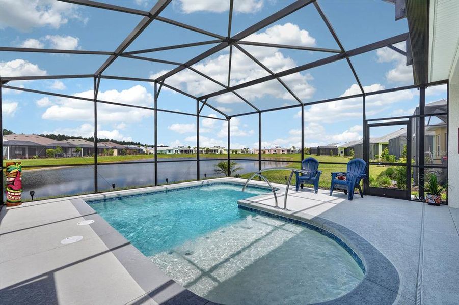 Exterior details and patio area of a home in , Daytona Beach (Image 3).