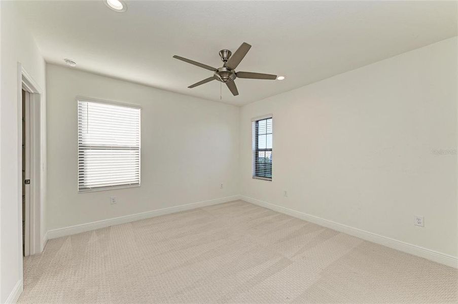 Spacious, unfurnished interior of a new home in , Sarasota (Image 50).