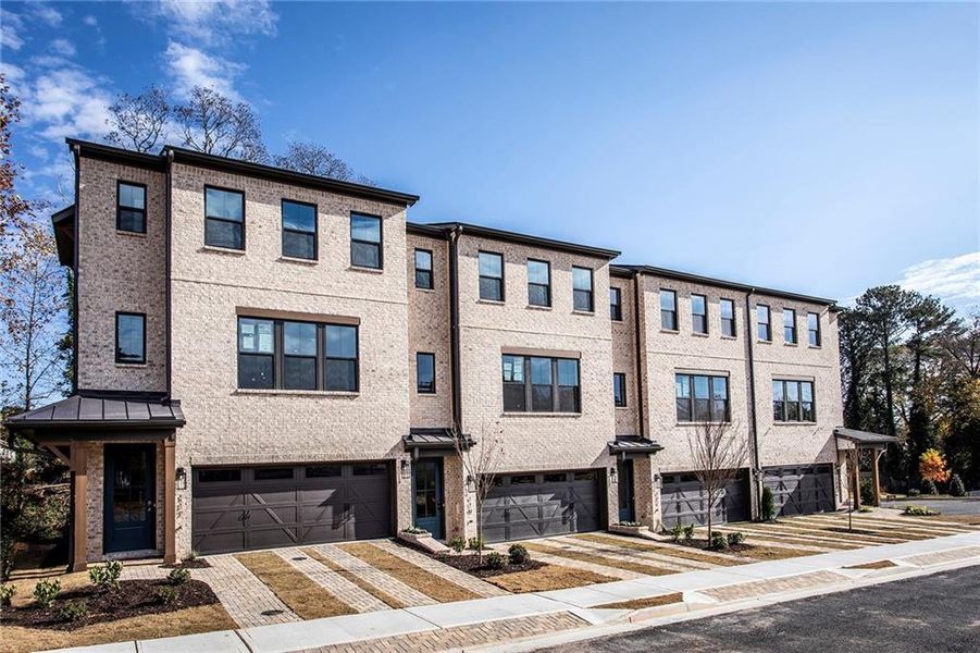 Condo located in Roswell, GA showcasing its design and architecture (Image 4).